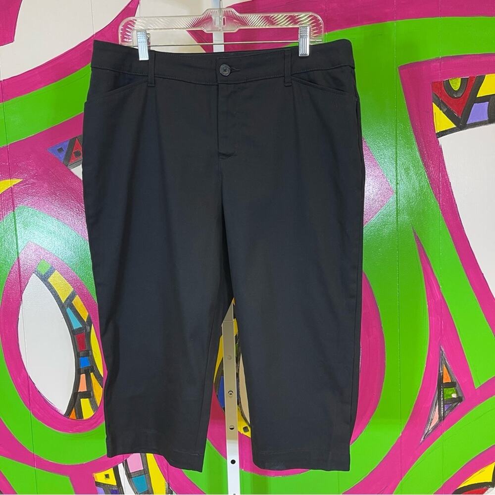 St. John's Bay Black Capris